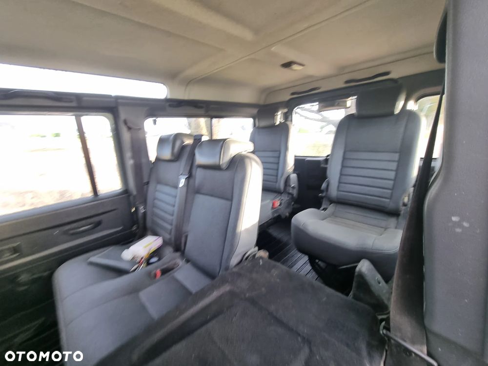 Land Rover Defender - 38