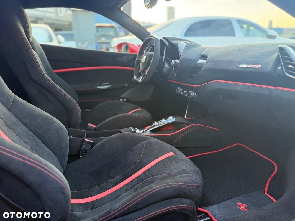 Ferrari 488 - 30