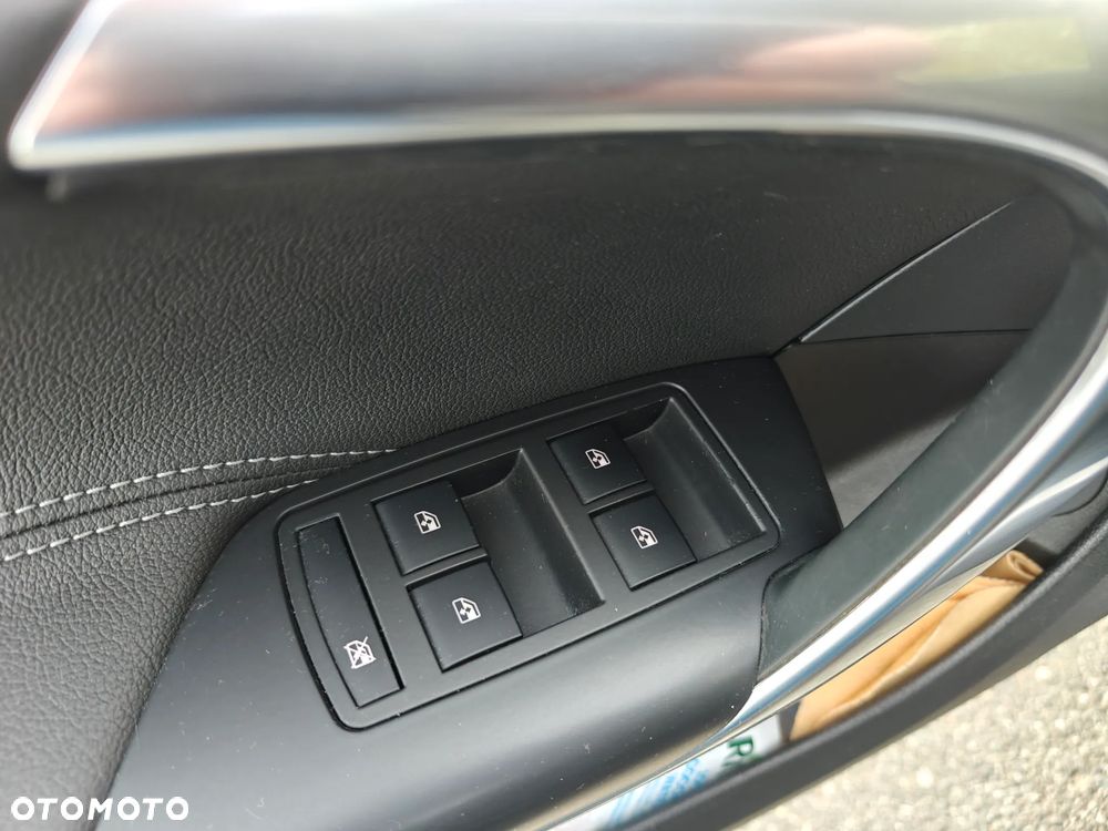 Opel Insignia - 19