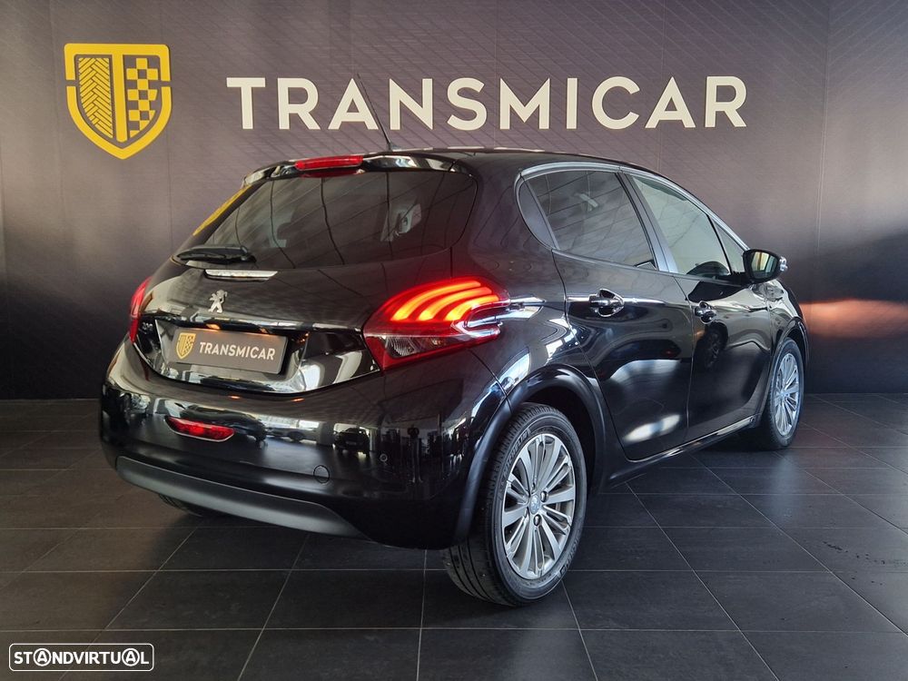 Peugeot 208 1.2 PureTech Signature - 6