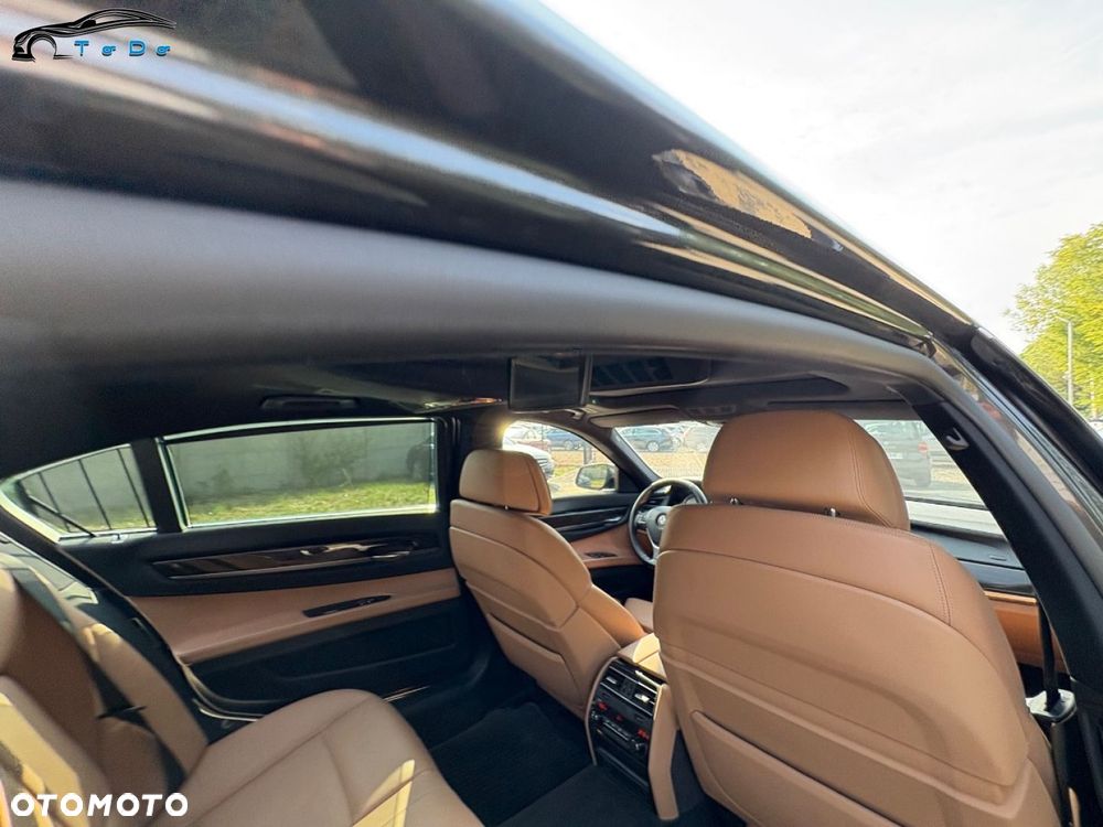 BMW Seria 7 750i L xDrive - 34
