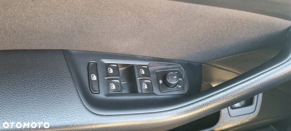 Volkswagen Passat 2.0 TDI (BlueMotion Technology) Comfortline - 25