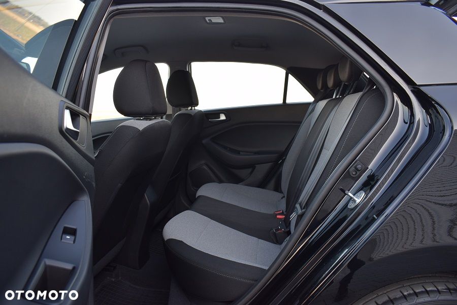 Hyundai i20 blue 1.2 Advantage+ - 8