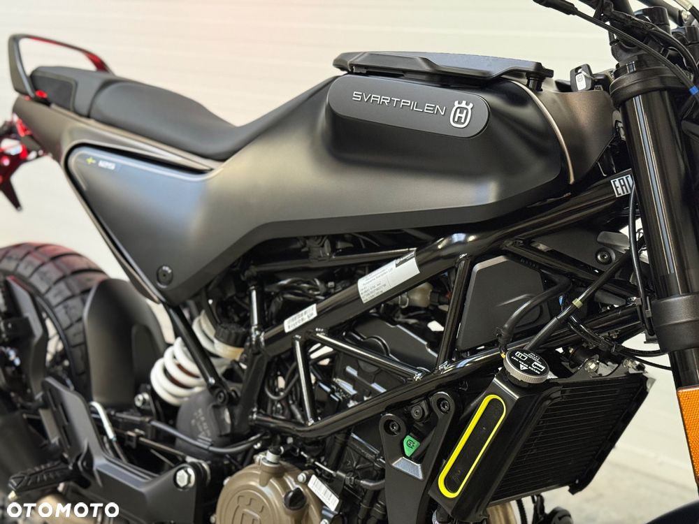 Husqvarna Svartpilen - 16