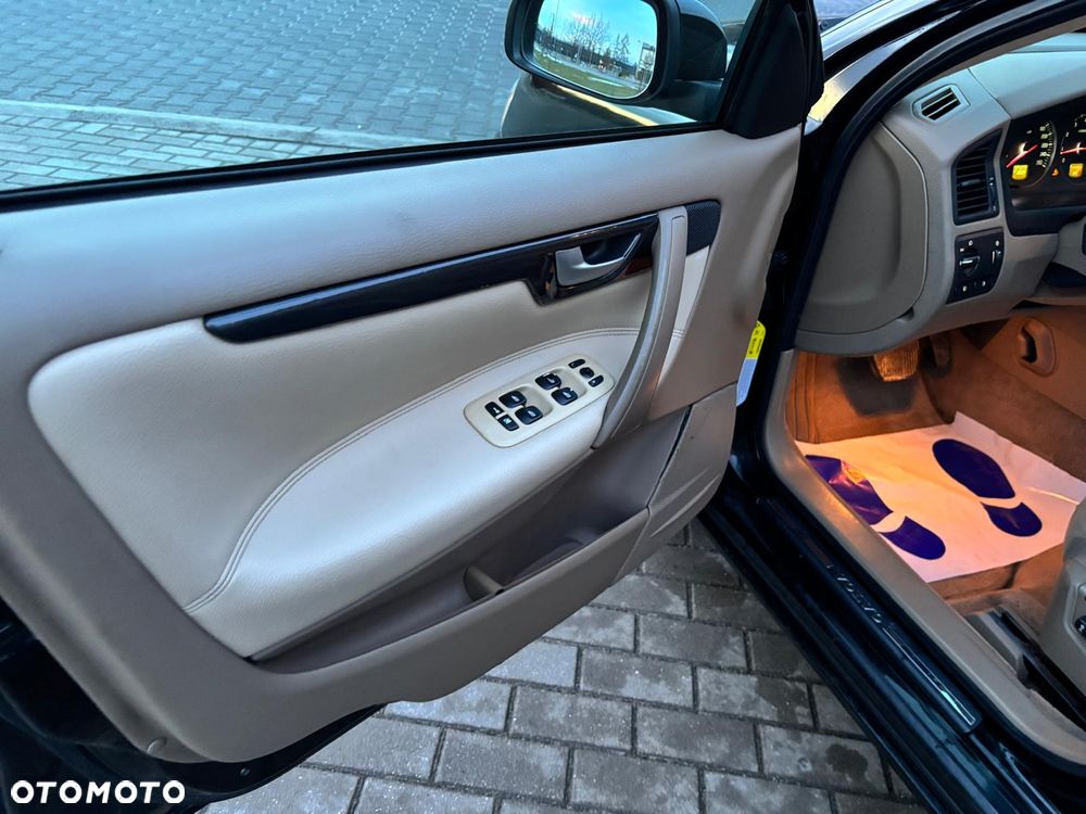 Volvo V70 2.4 Momentum - 14