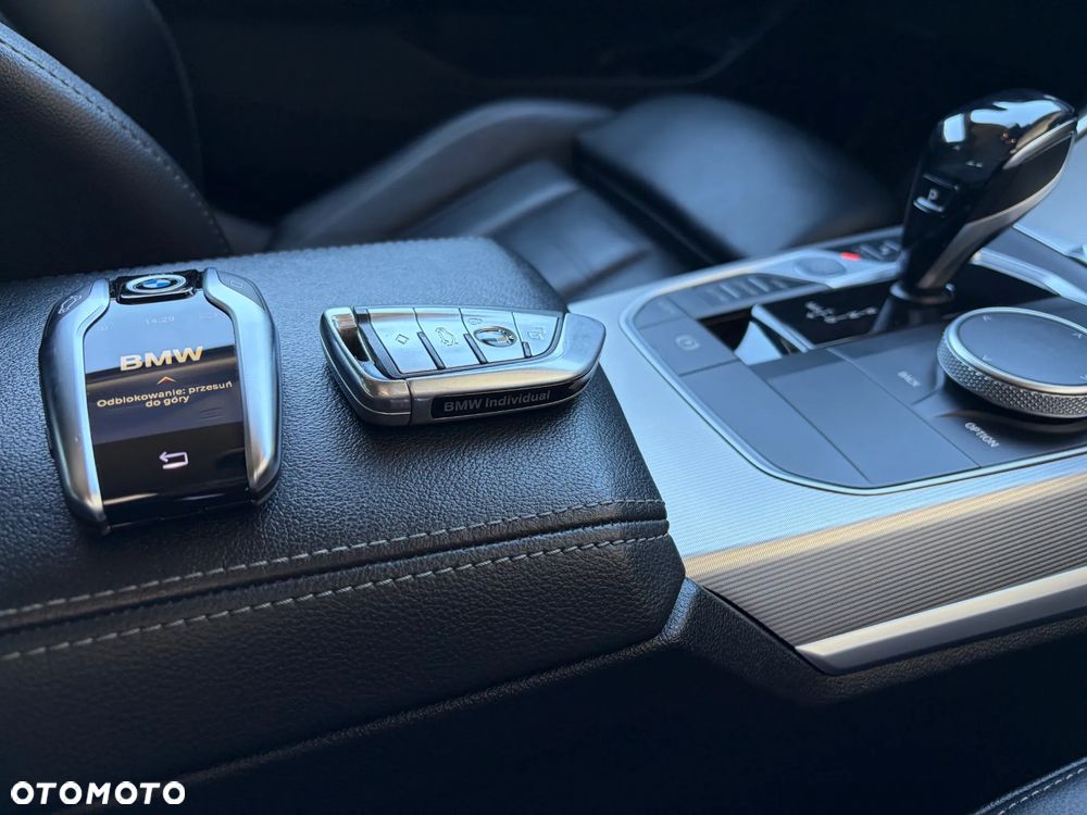 BMW Seria 3 330i - 16