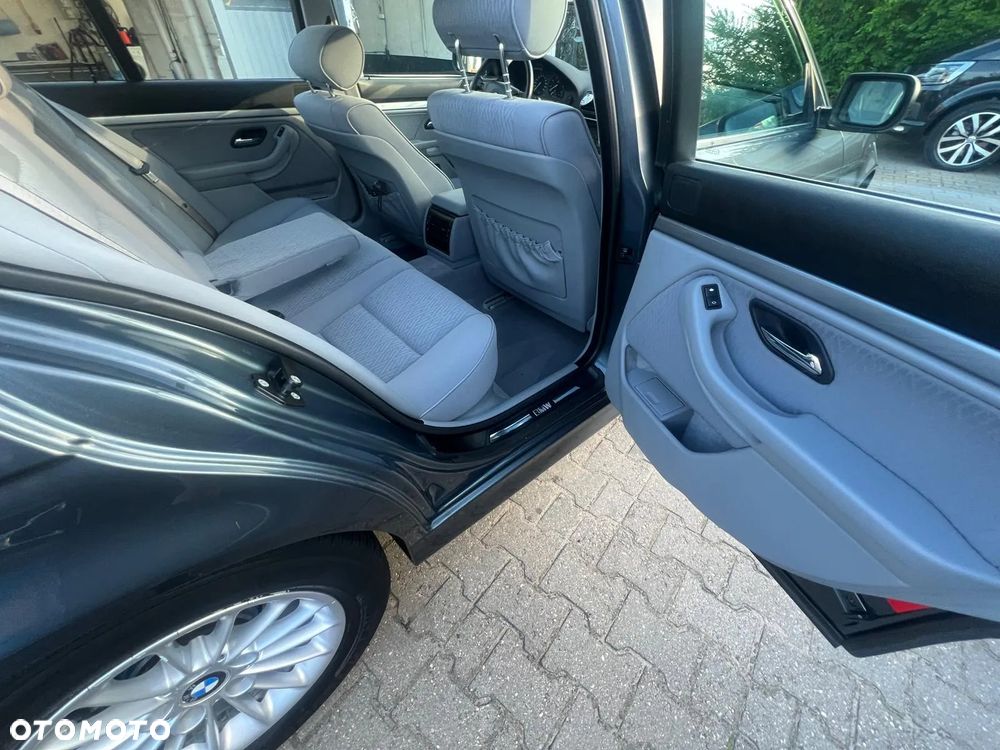 BMW Seria 5 530i - 11