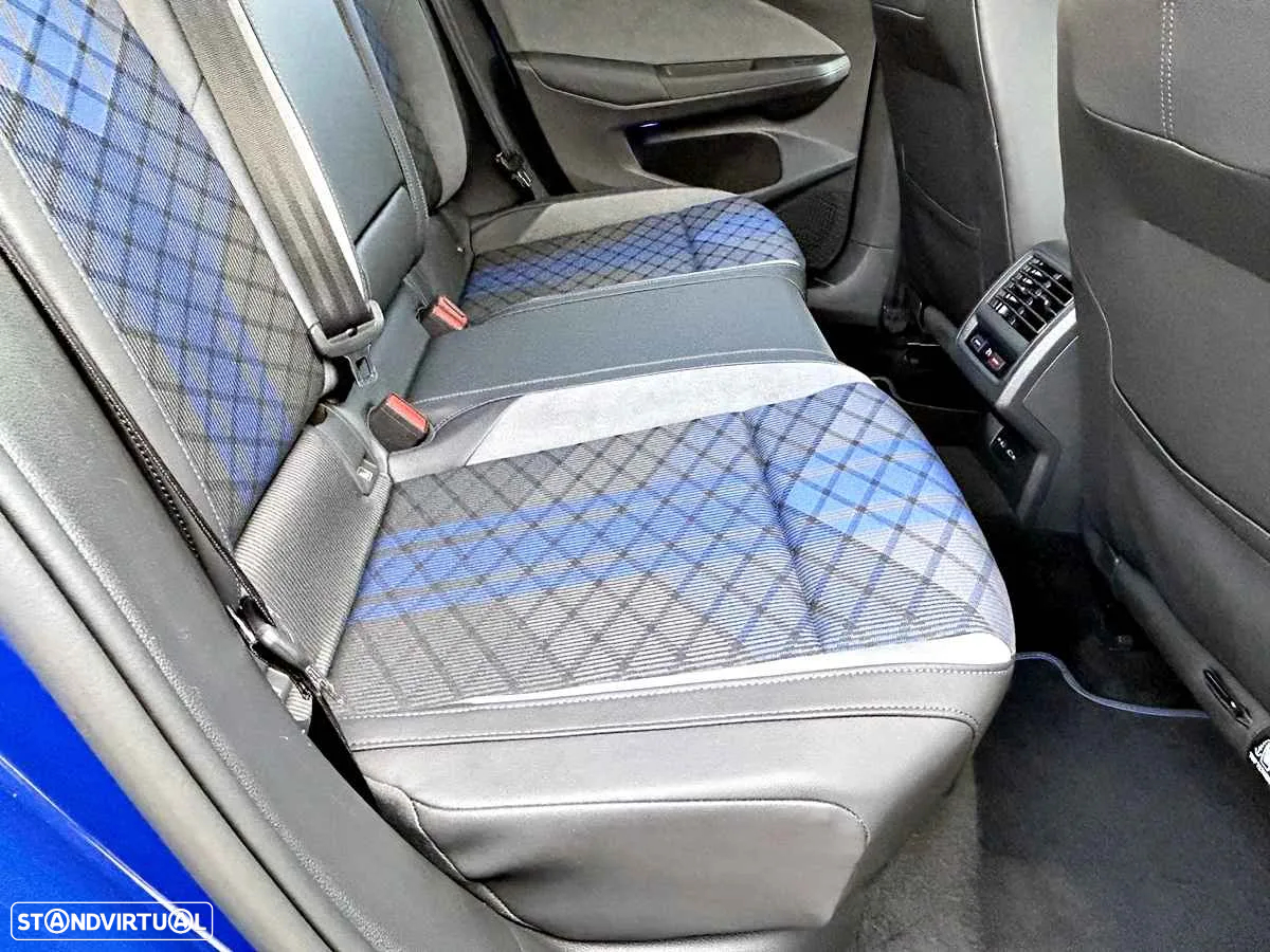 VW Golf 2.0 TSI R DSG - 32