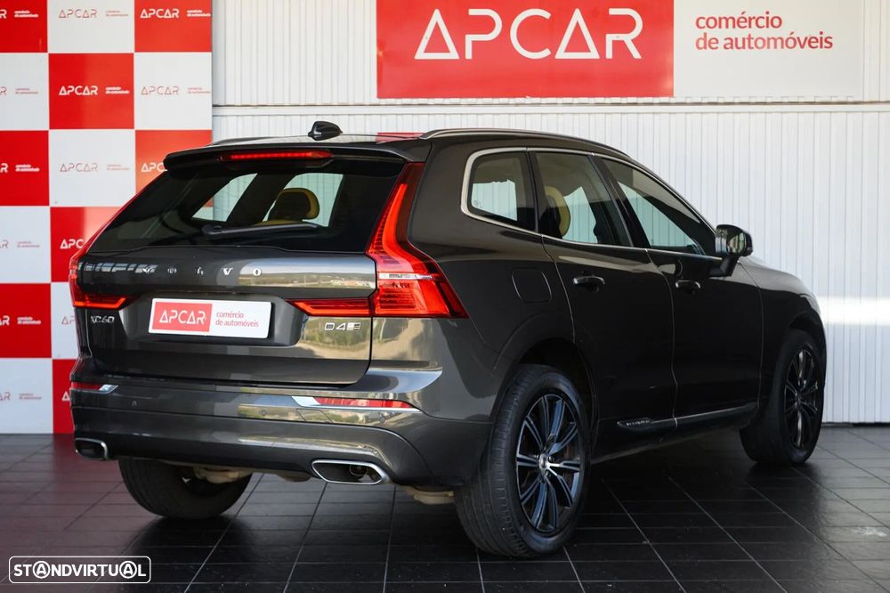 Volvo XC 60 2.0 D4 Inscription AWD Geartronic - 3