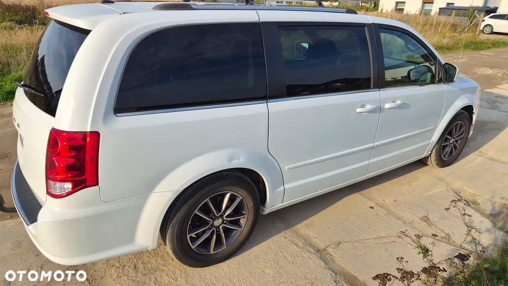 Dodge Grand Caravan - 10