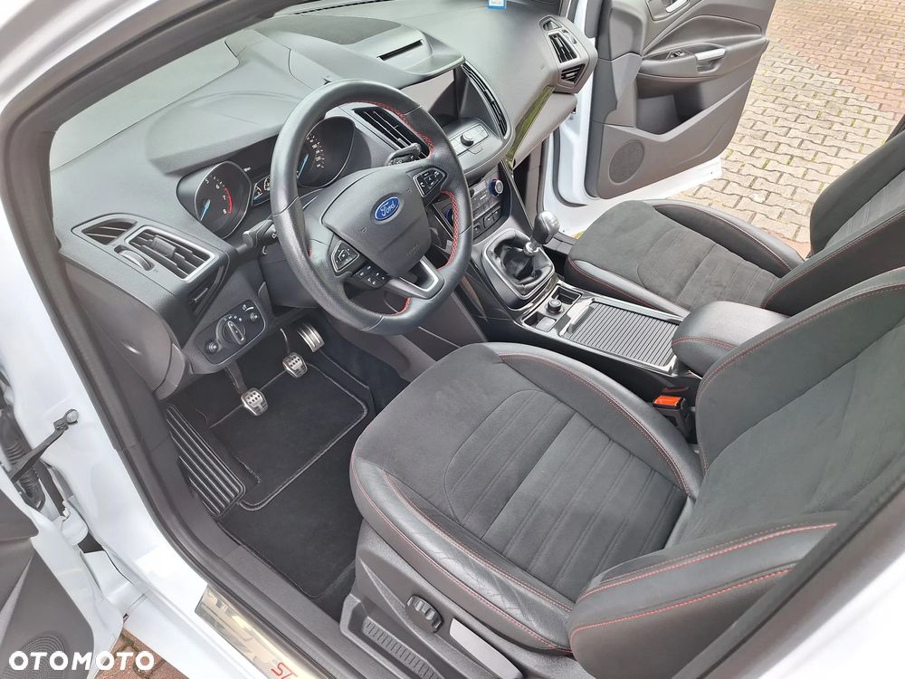 Ford Kuga 1.5 EcoBoost 2x4 ST-Line - 10