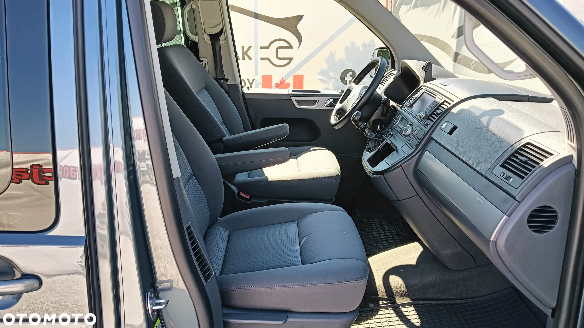 Volkswagen Multivan - 17
