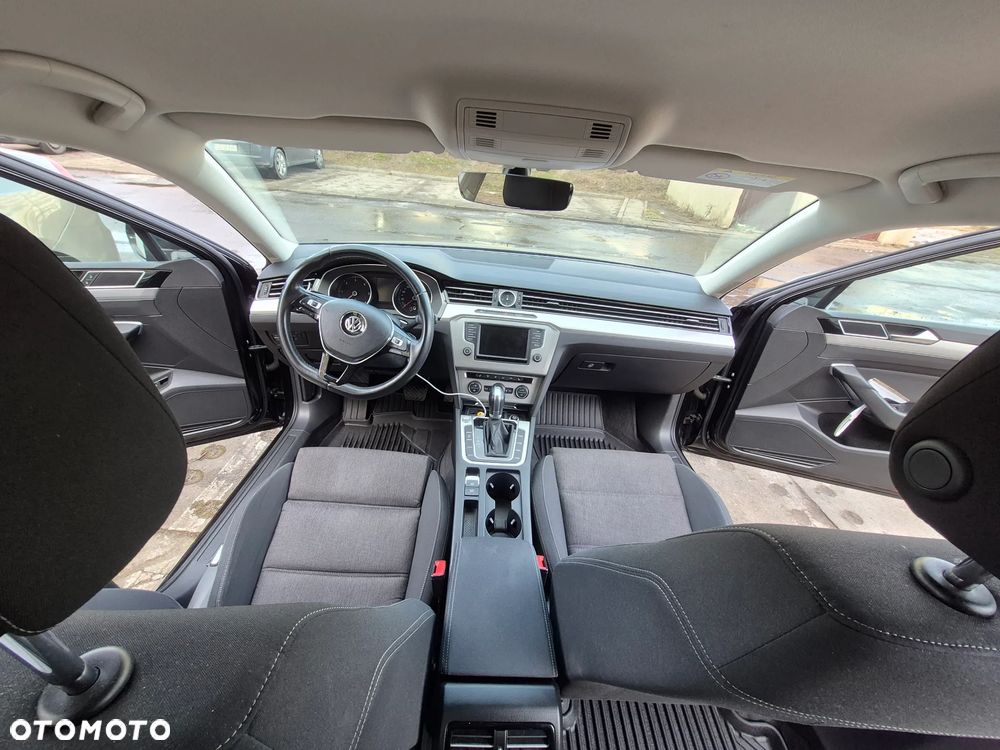 Volkswagen Passat - 17