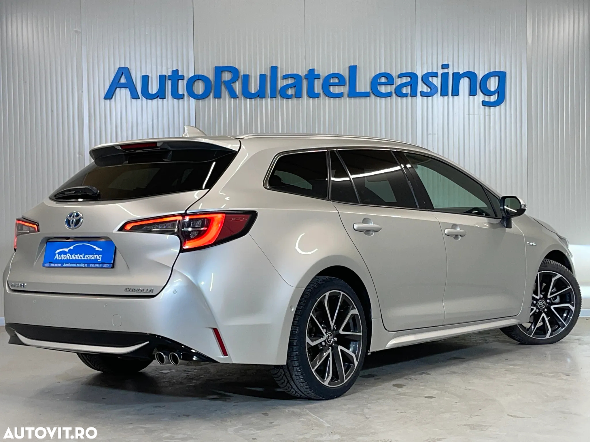 Toyota Corolla 2.0 Hybrid Lounge - 4