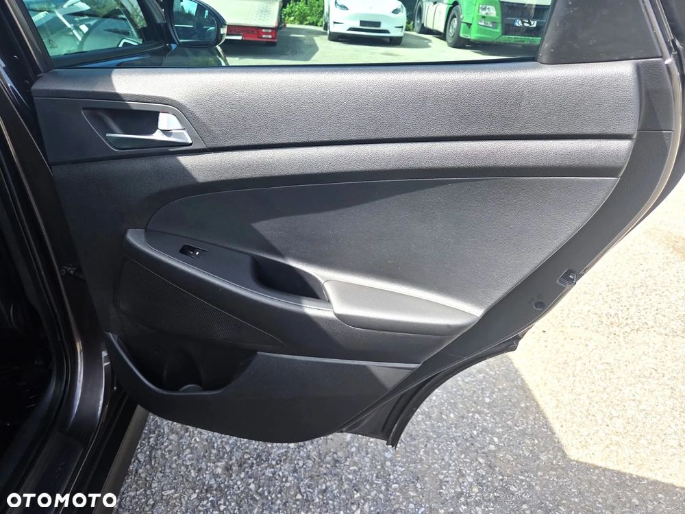 Hyundai Tucson 1.6 GDI BlueDrive Style 2WD - 35