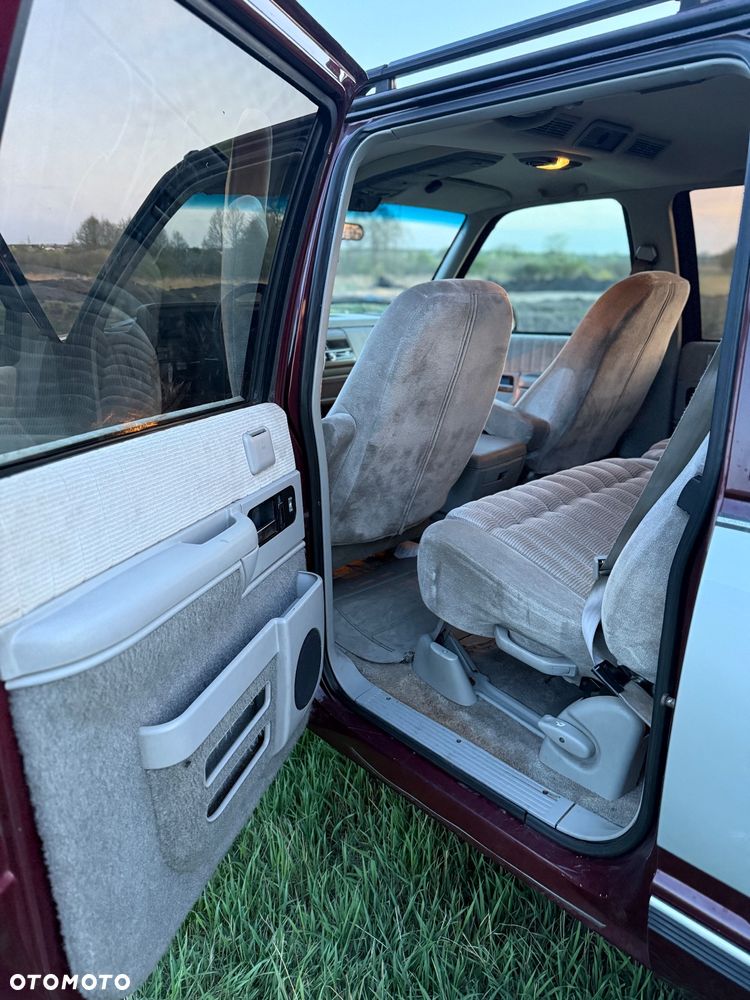 Chevrolet Suburban - 9