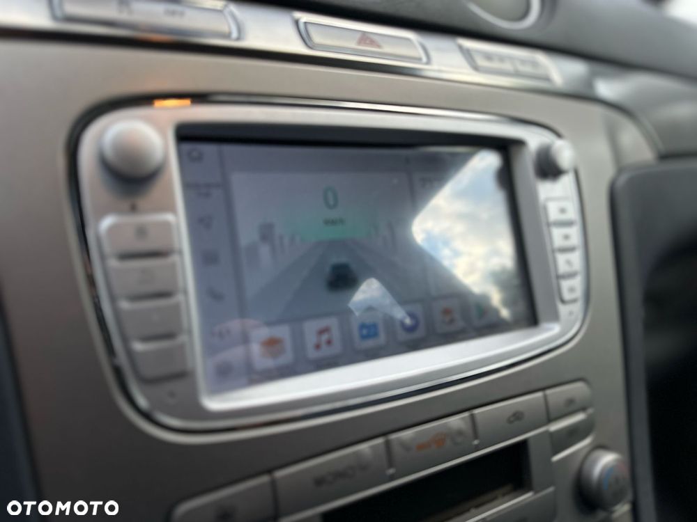Ford S-Max - 13