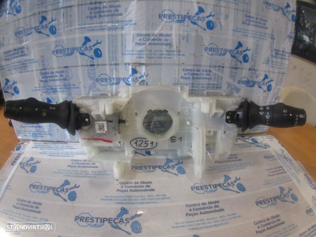 Comutador 255670016R RENAULT MEGANE 3 FASE 1 2010 1.5DCI 105CV 5P BRANCO ESCOVAS LUZES PISCAS RENAULT MEGANE 3 2009 1.5DCI 85CV 5P PRETO - 1