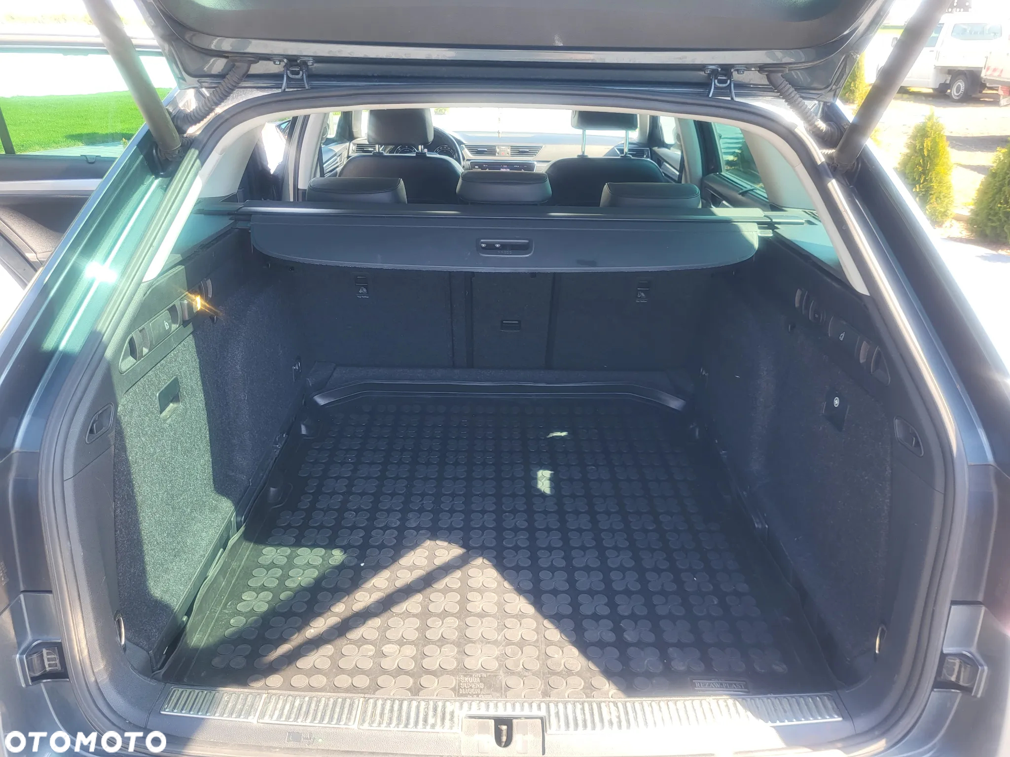 Skoda Superb 2.0 TDI DSG Sportline - 12