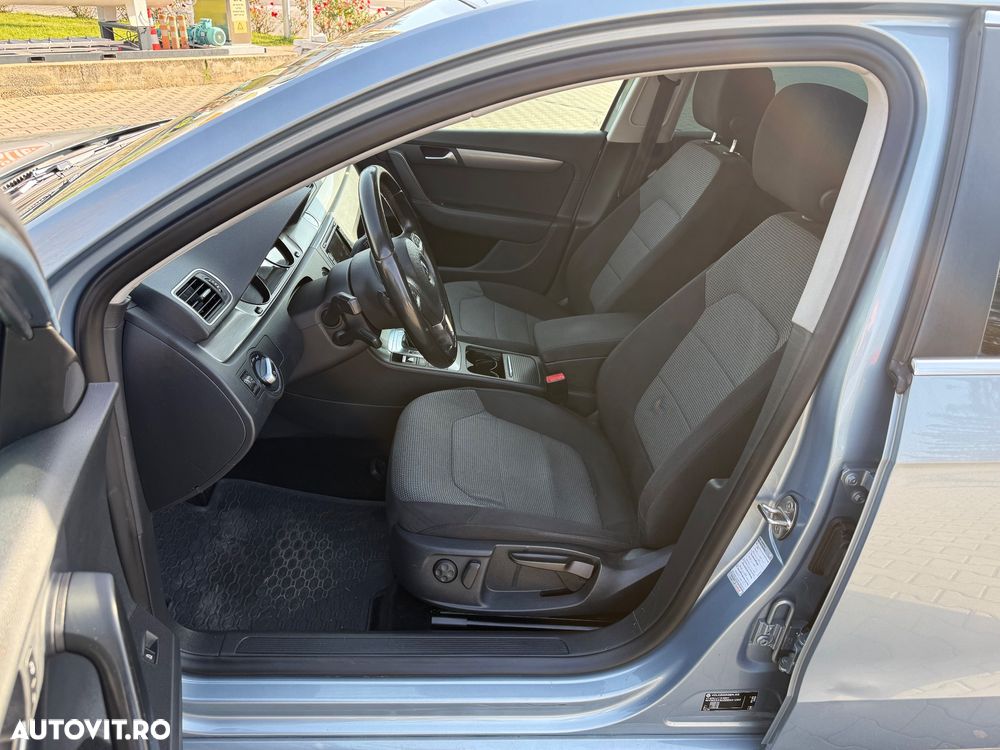 Volkswagen Passat Variant 2.0 TDI BlueMotion Technology DSG Highline - 11