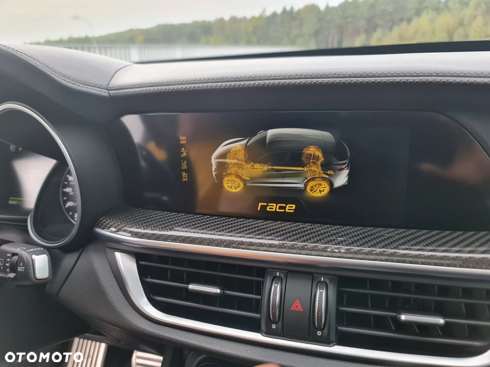 Alfa Romeo Stelvio V6 2.9 Bi-Turbo AT8-Q4 Quadrifoglio - 32