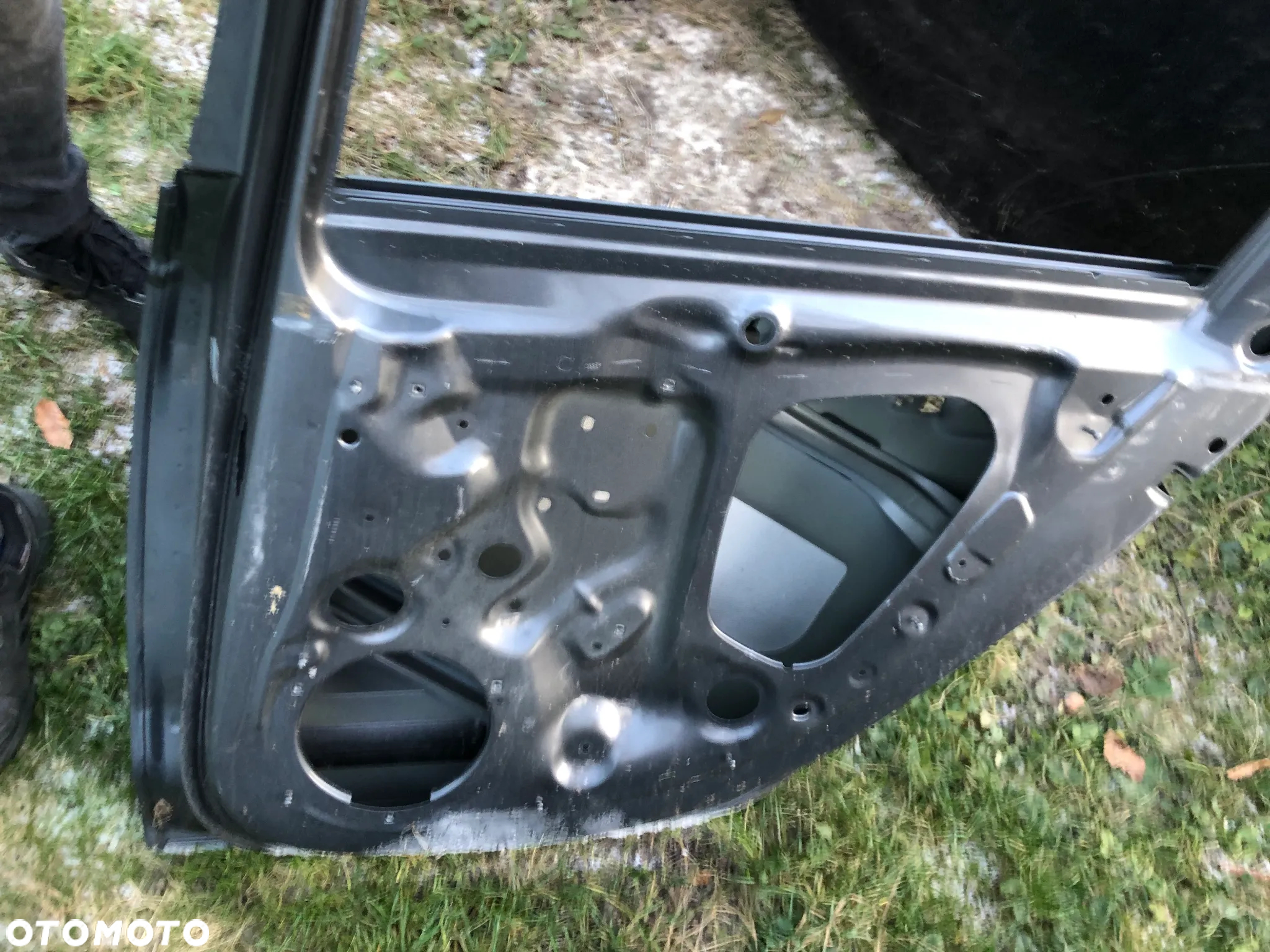 Drzwi tył tylne prawe A4 B9 kombi - 2
