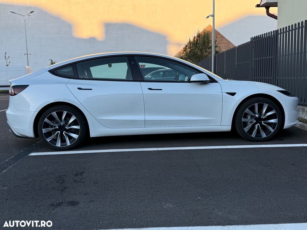 Tesla Model 3 - 4