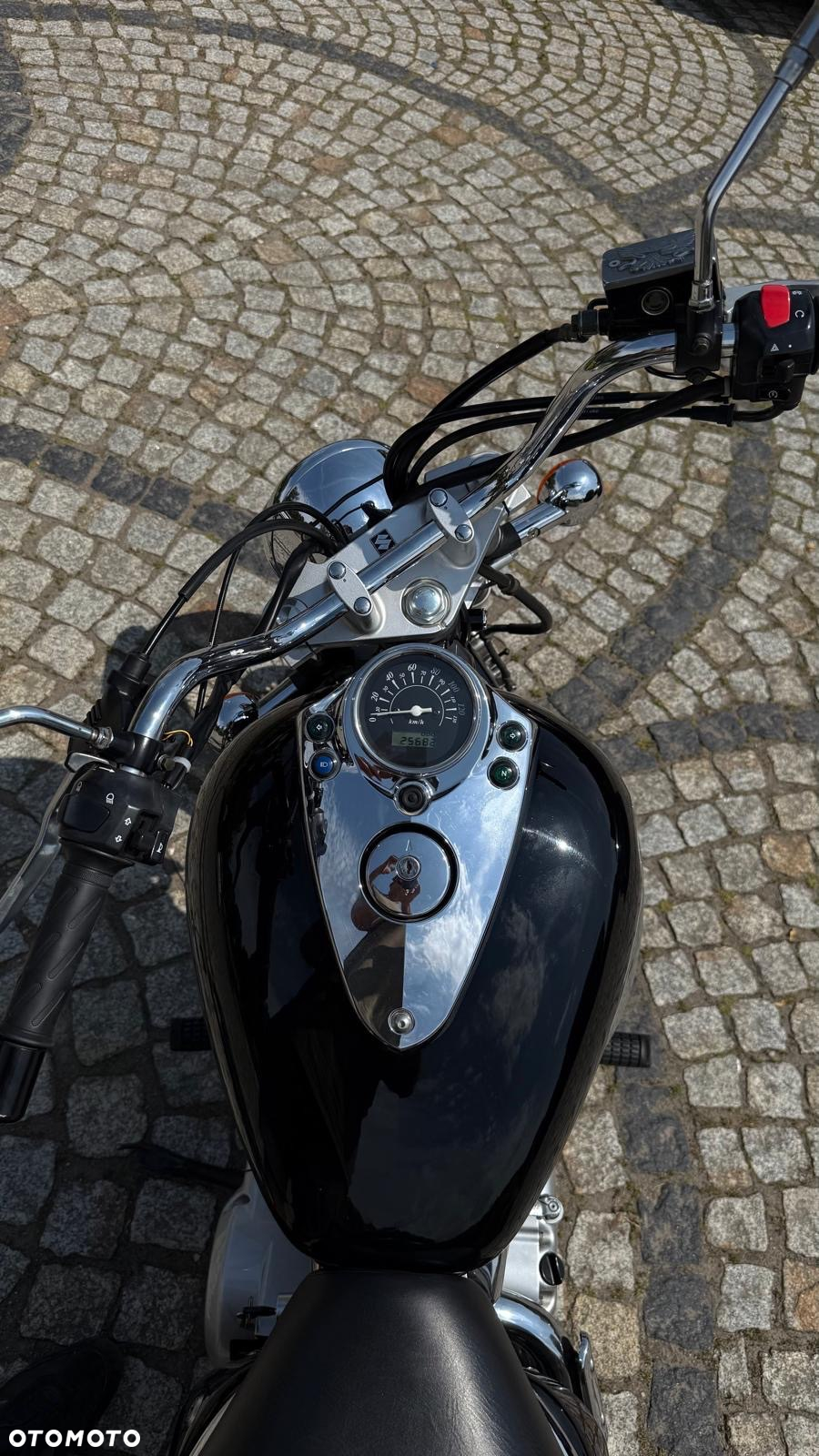 Suzuki Intruder - 7