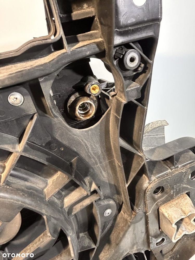 KOMPLETNY PAS PRZEDNI CHŁODNICE BELKA 2.8 FSI Audi A6 C6 - 7