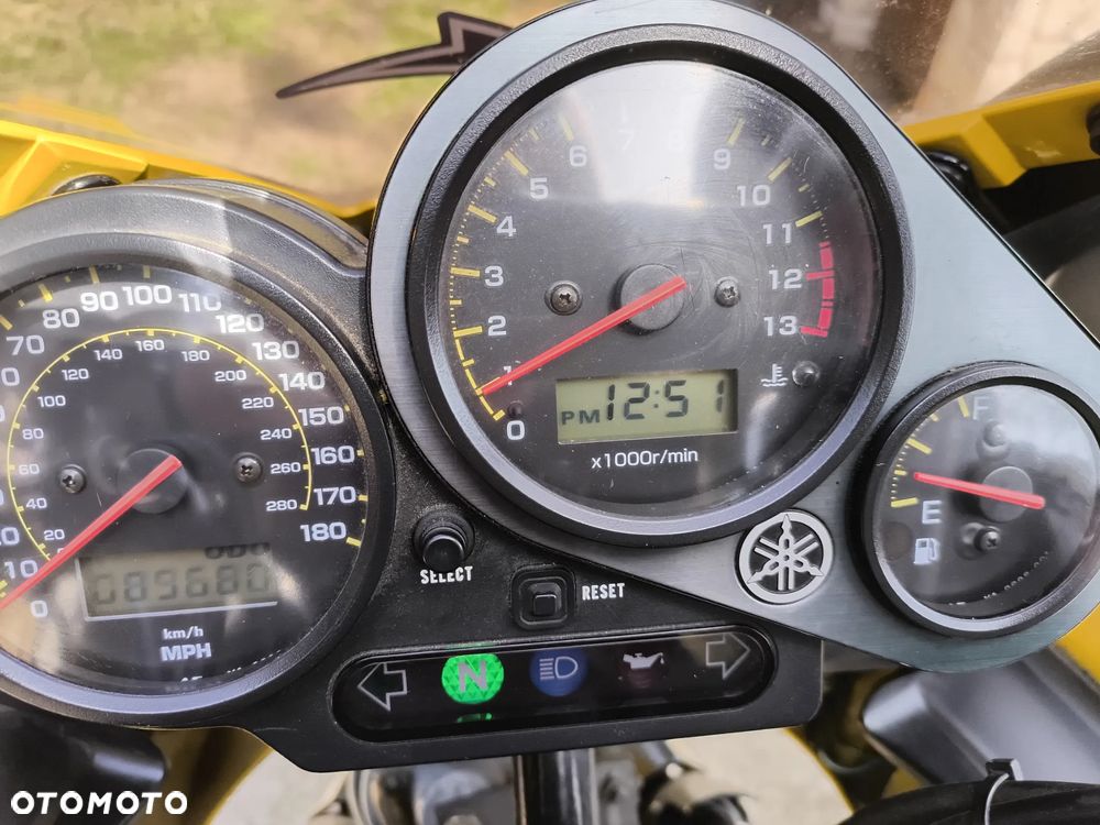 Yamaha FZS - 6