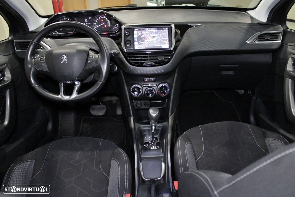 Peugeot 2008 1.2 PureTech Style EAT6 - 4