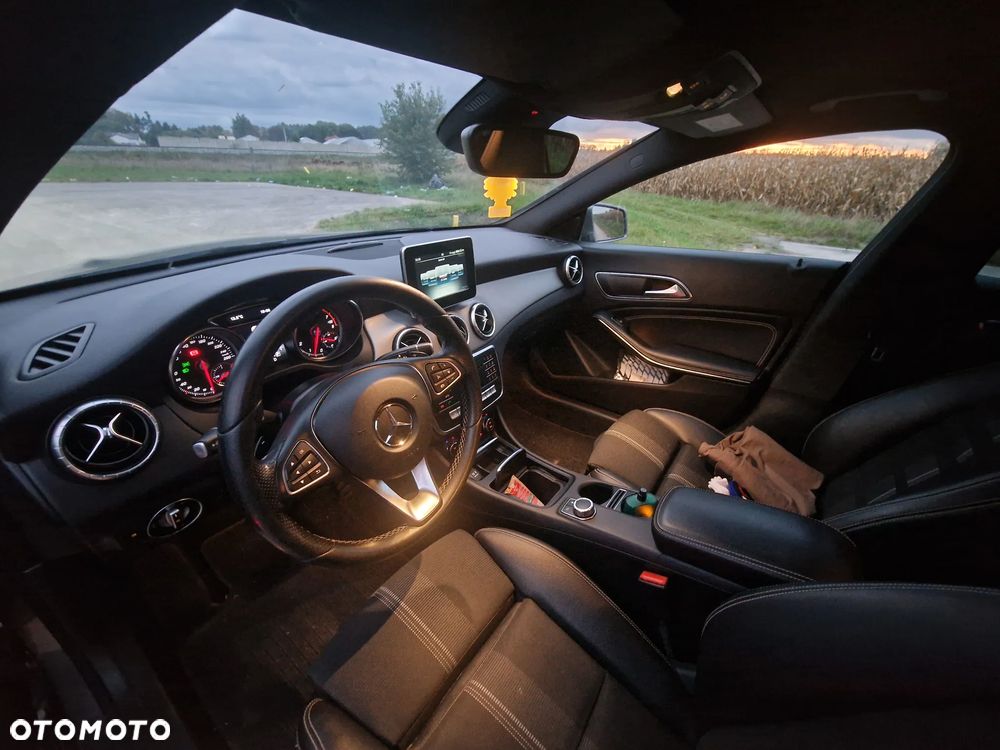 Mercedes-Benz CLA 200 7G-DCT AMG Line - 28