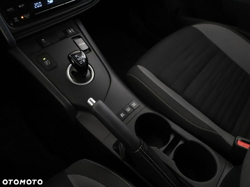 Toyota Auris Hybrid 135 Dynamic - 29