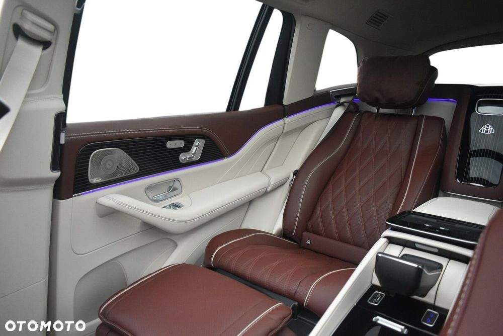 Mercedes-Benz GLS - 12