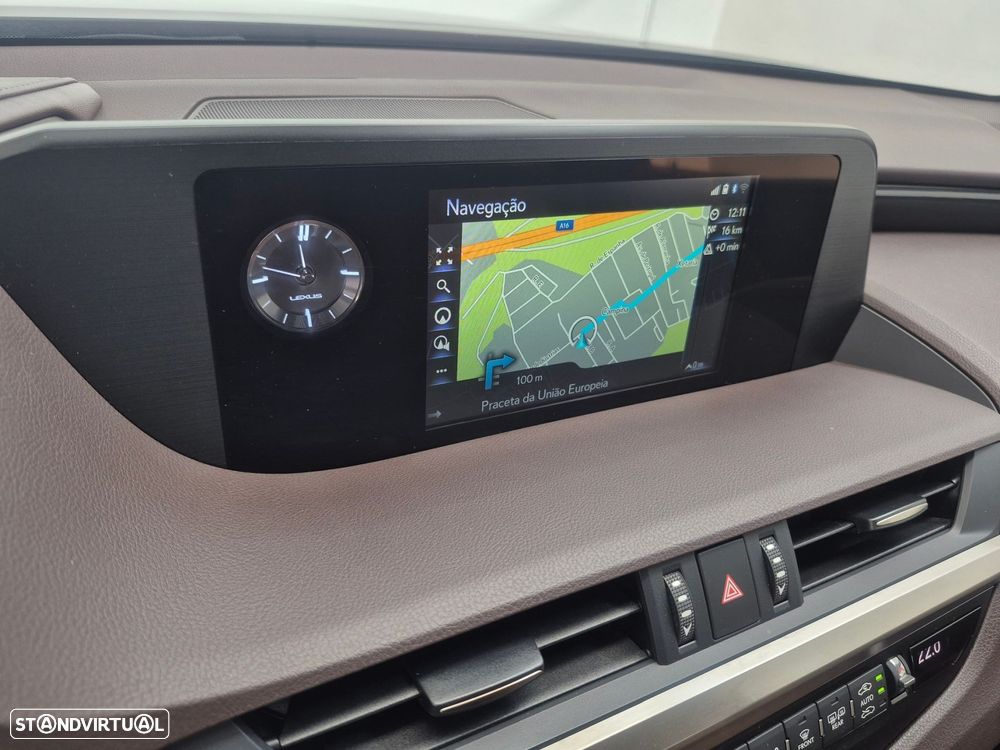 Lexus ES 300h Special Edition - 16