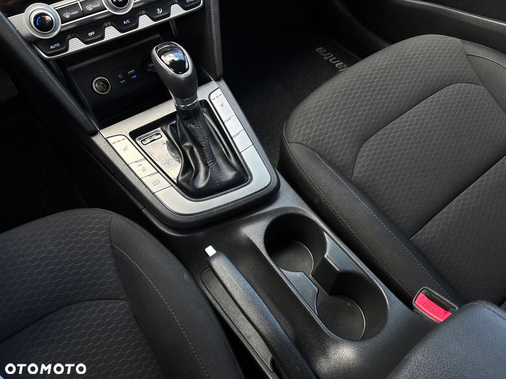 Hyundai Elantra 1.6 Comfort - 13