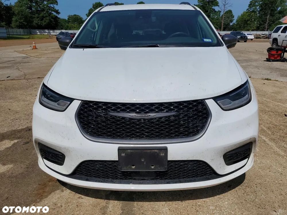Chrysler Pacifica - 5