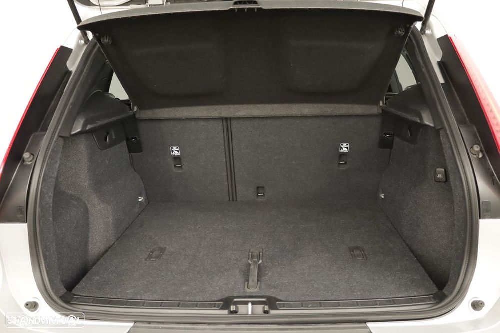 Volvo XC 40 2.0 B3 Essential - 21