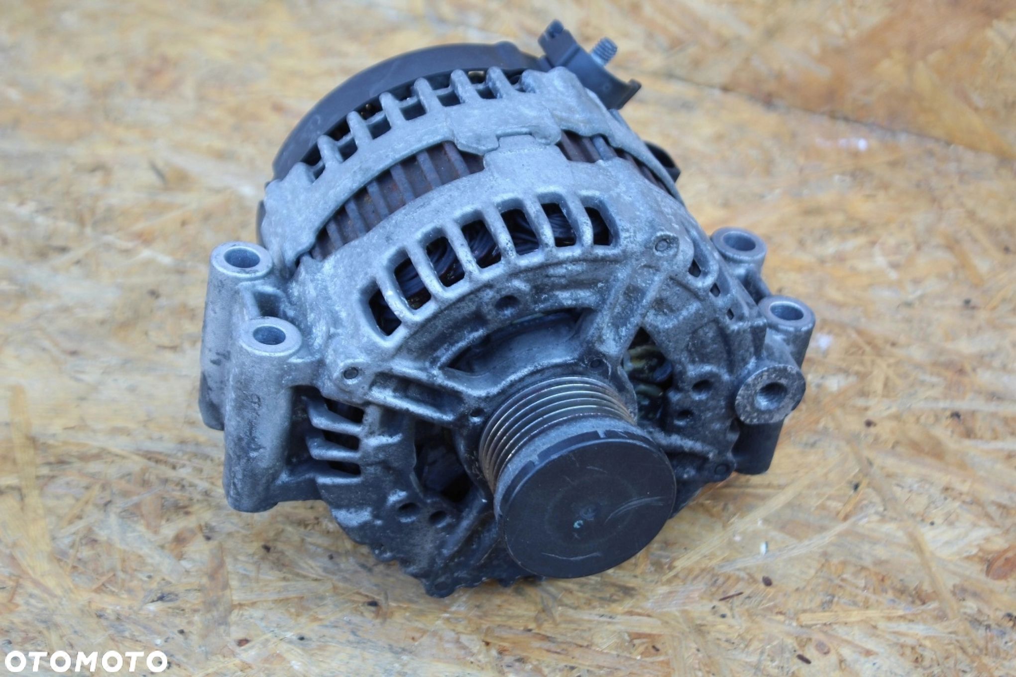 Alternator BMW N53 2.5i 3.0i BOSCH 180A 7550968 E90 E91 E92 E93 - 1