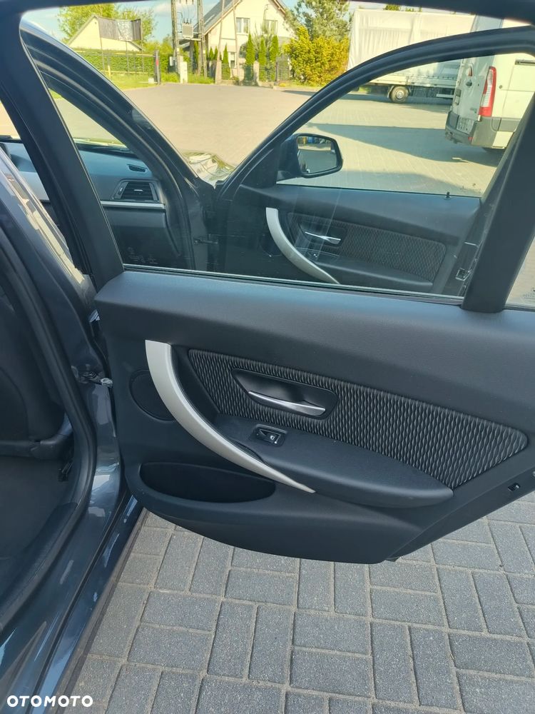 BMW Seria 3 318d - 24