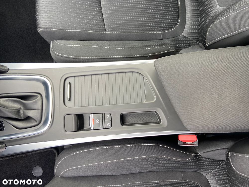 Renault Megane ENERGY TCe 130 EDC LIMITED - 30