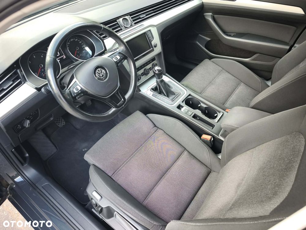 Volkswagen Passat 2.0 TDI SCR Trendline - 9