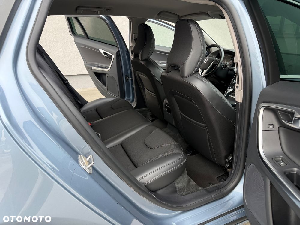 Volvo V60 D4 Drive-E Momentum - 23