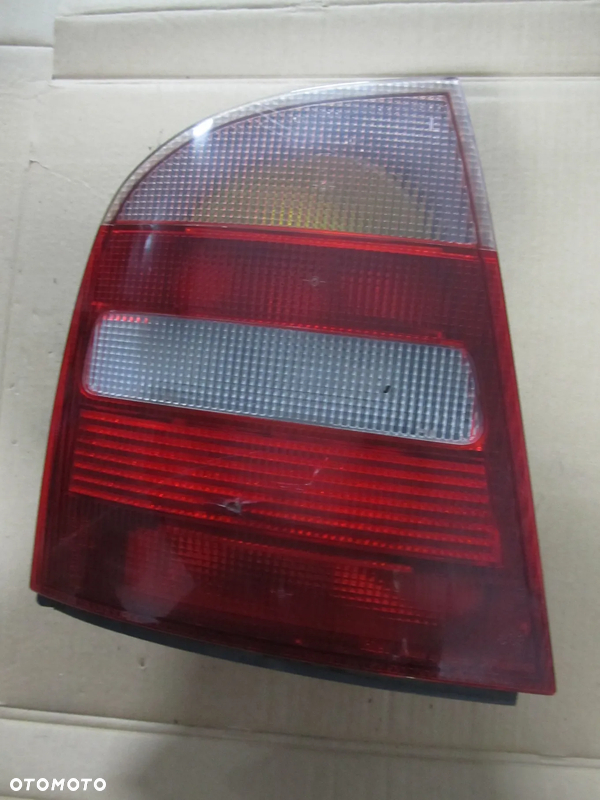 Skoda Octavia 1 I Sedan HB Części Lampa Tylna Lewa Prawa Tył Lewy Prawy