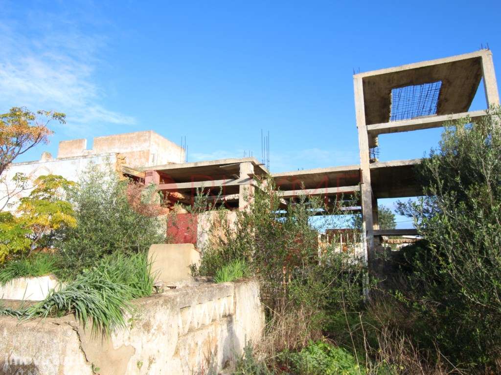 Terreno urbano com ruína para reconstrução em Estoi - Grande imagem: 3/19