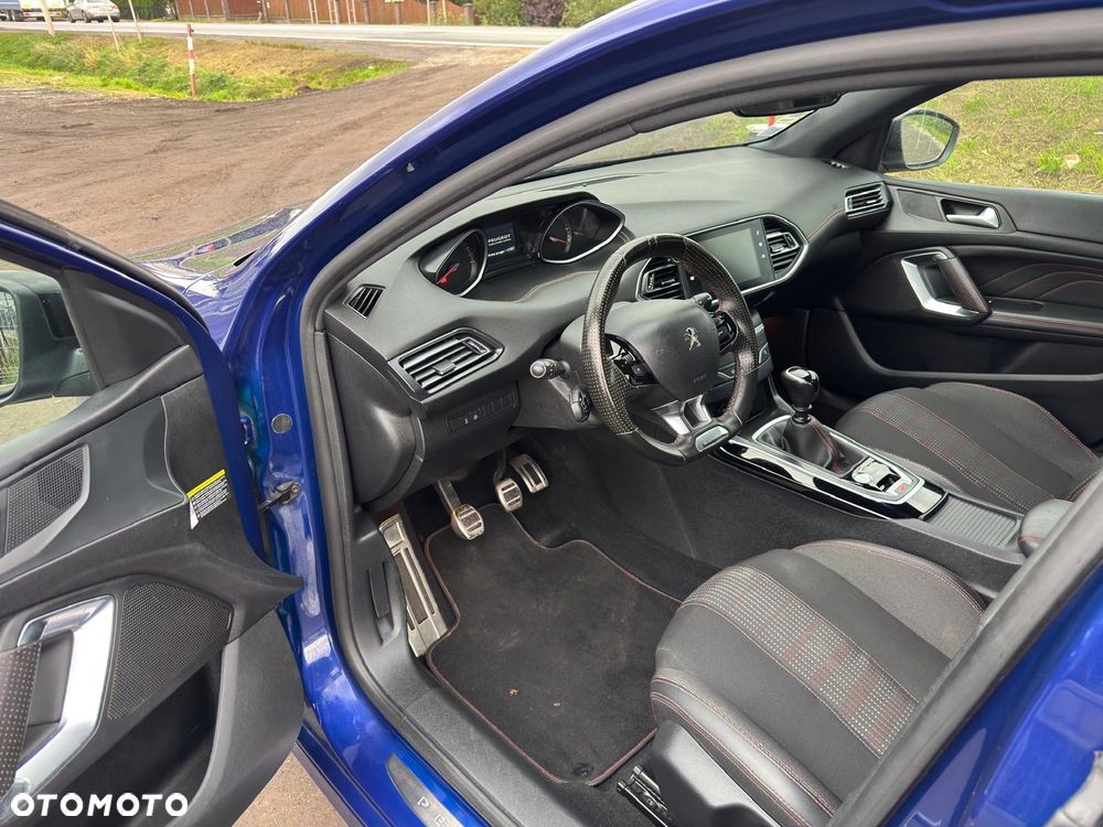 Peugeot 308 - 8