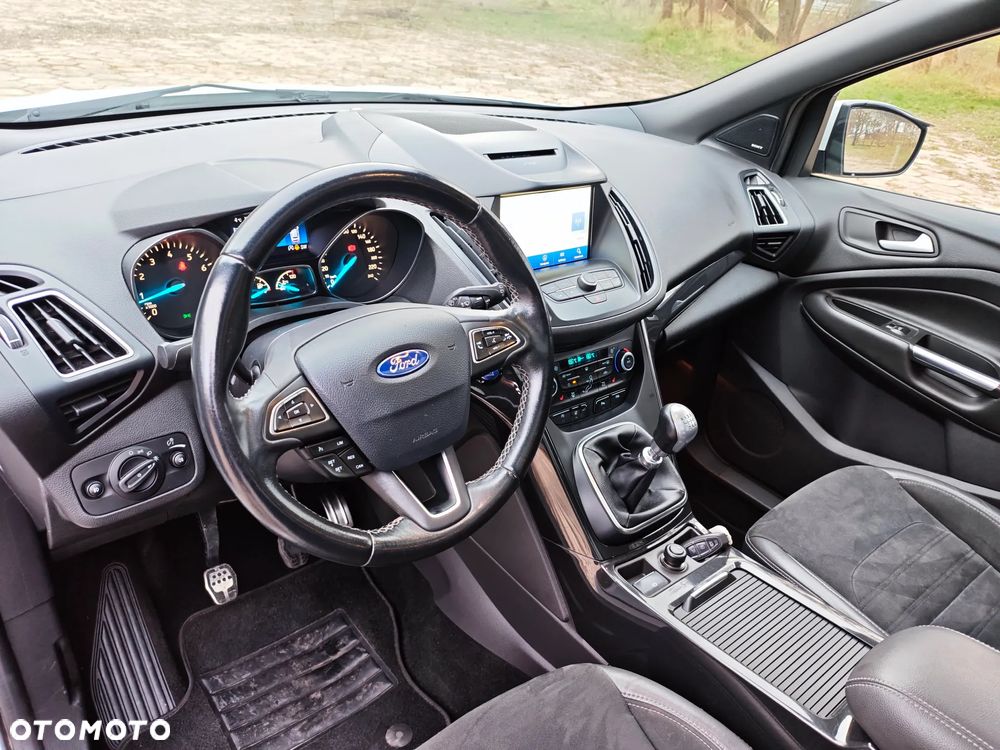 Ford Kuga 1.5 EcoBoost 2x4 ST-Line - 27