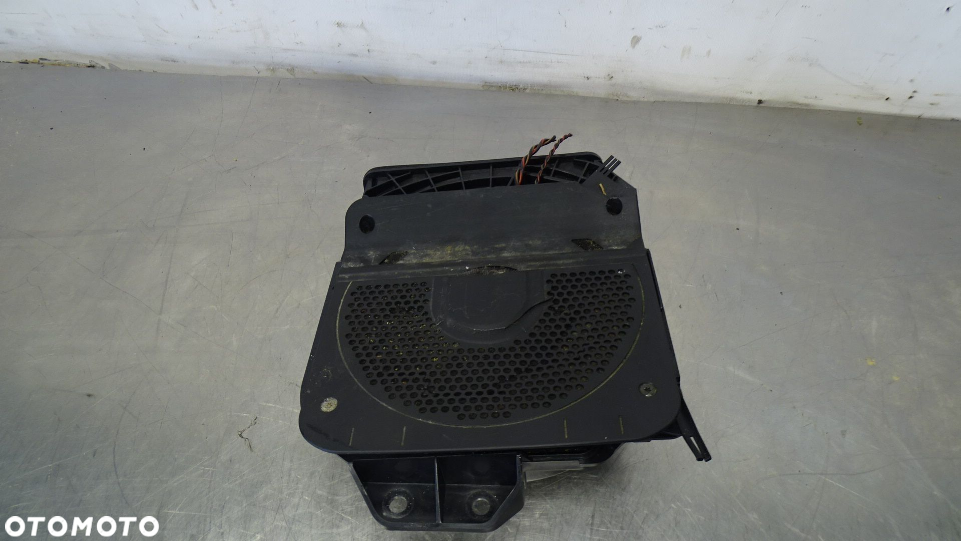 GŁOŚNIK SUBWOOFER BMW F30 320D ED 430407803424 - 2