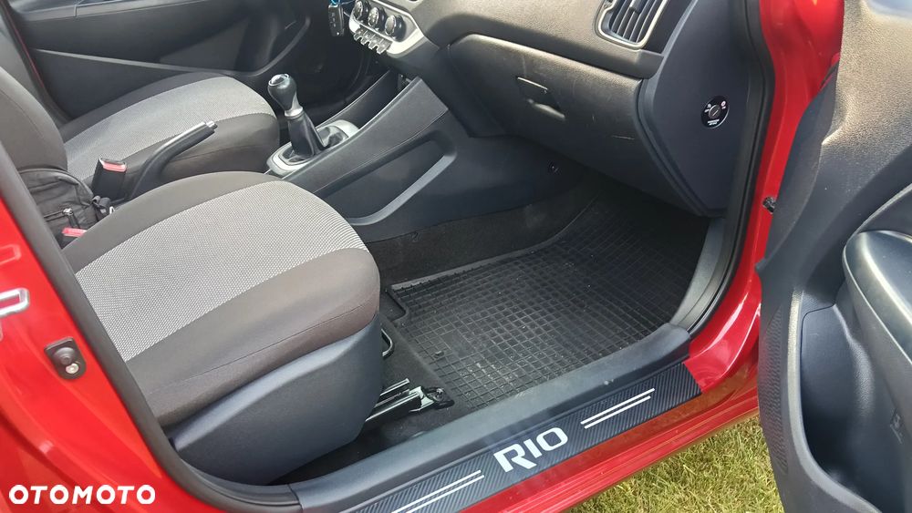 Kia Rio 1.2 L - 13