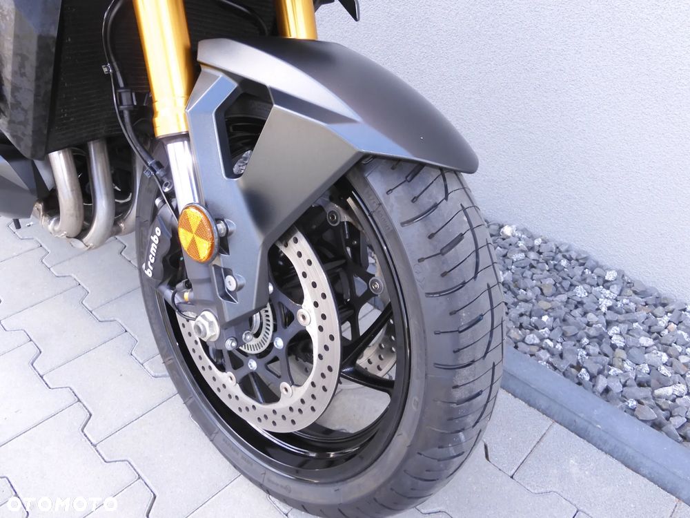 Suzuki GSX 1000 - 4